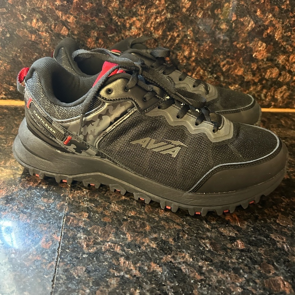 Avia Avi-Ultra Mens Trail Running Shoes Size 10x Black/Red/Camo.